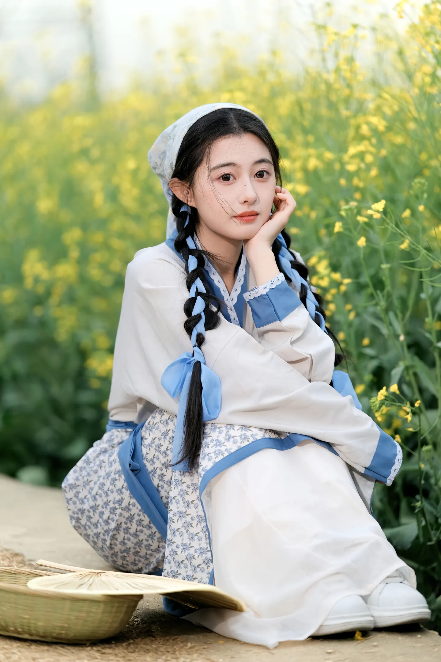 春知晓梦不觉，恰似你我当年。别辜负眼前季节，又是一年油菜花季节。