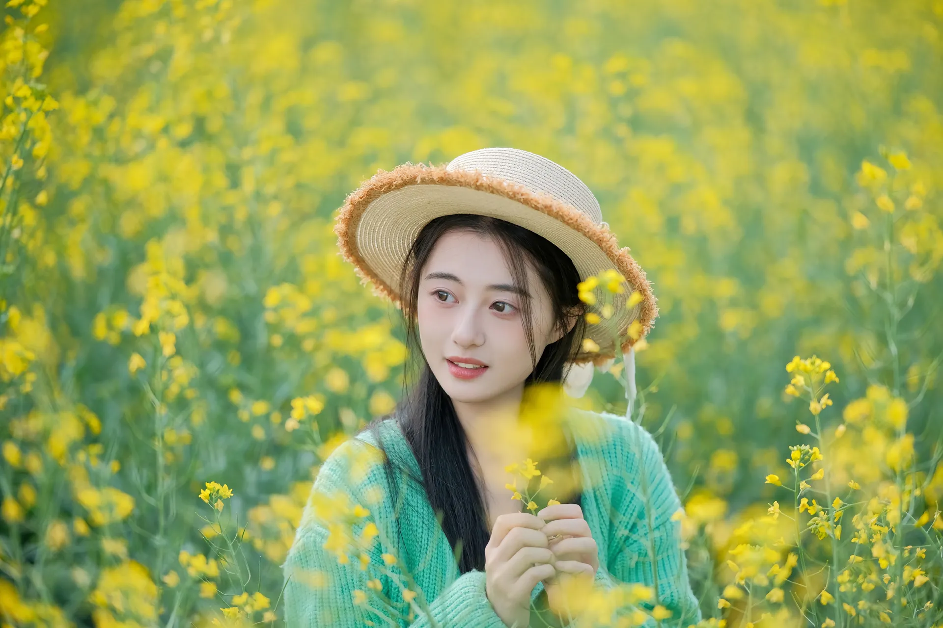 春知晓梦不觉，恰似你我当年🌼。又到春日拍油菜花的季节。